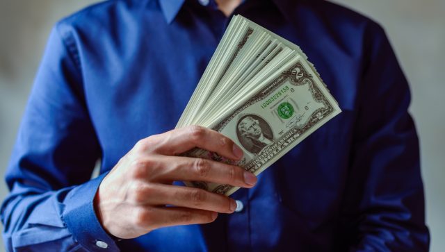 Peso mexicano recupera terreno frente al dólar este 3 de diciembre