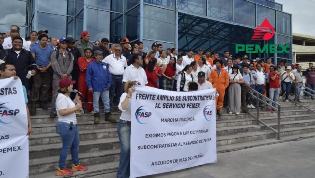 Trabajadores subcontratistas de Pemex exigen pagos atrasados