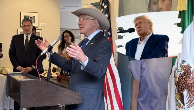 Ken Salazar insta a México para colaborar con Trump