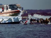Recuperan grabadoras de vuelo tras accidente en Washington