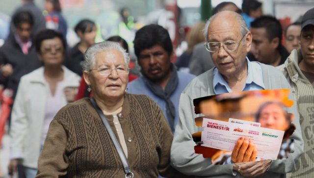 ¿Pensionados del IMSS e ISSSTE pueden recibir la Pensión Bienestar?