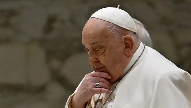 Papa Francisco enfrenta neumonía bilateral