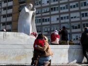 Papa Francisco sigue hospitalizado con un cuadro clínico complejo