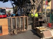 Riña y bloqueo en la Plaza de la Concepción, CDMX, por desalojo.