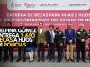 Delfina Gómez entrega 2,650 becas a hijos de policías