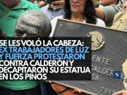 Se les voló la cabeza : Ex trabajadores de Luz y Fuerza protestaron contra Calderón y decapitaron su estatua en Los Pinos