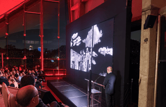 Obra Blanca 2026: Daltile, Marazzi y Vitromex en escena Presentación ante asistentes en el escenario de Lago Algo